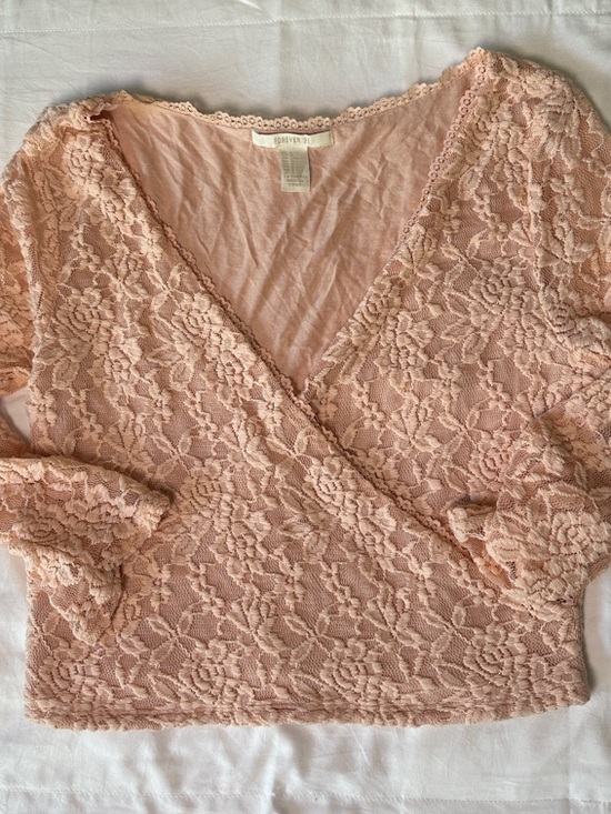 Forever 21 Tops - Vintage Forever 21 Peach Pink Lace V-Neck Long Sleeve Overlay Top